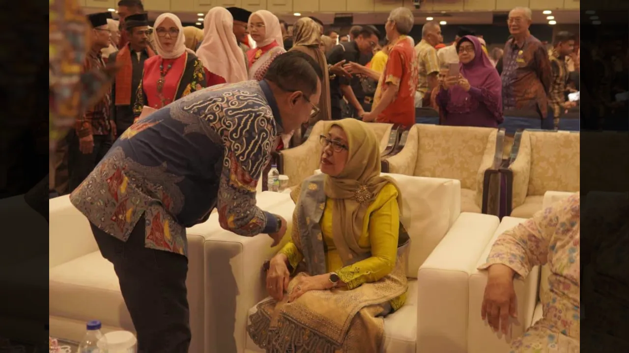 Bupati Eka Putra bersama tokoh perempuan Tanah Datar